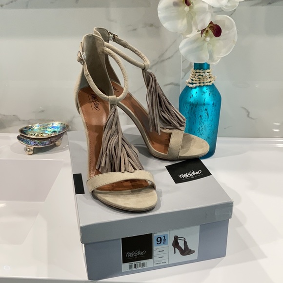Mossimo Supply Co. Shoes - 🌊BNIB Mossimo Devan Taupe Fringe Strappy Heels🌊